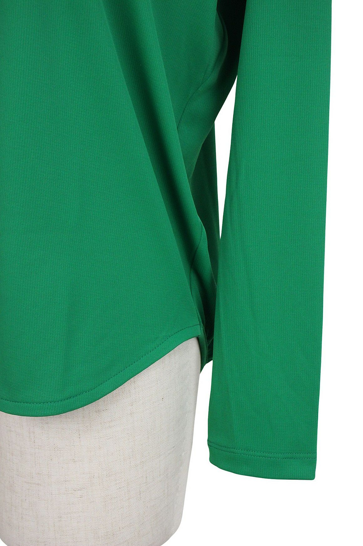 アンパスィのハイネックシャツ