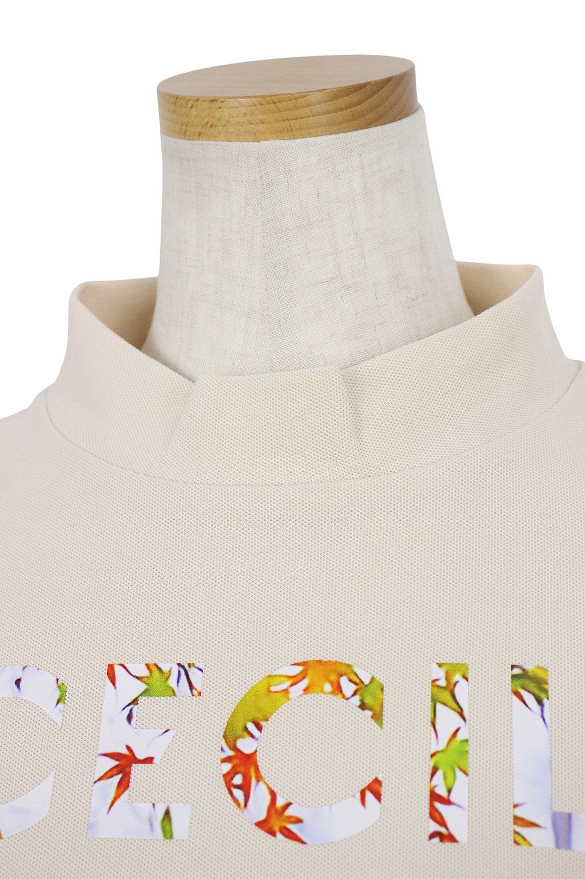 セシルマクビーグリーンのハイネックシャツ