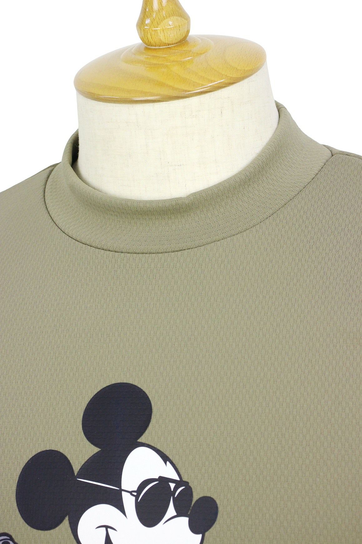 V12ゴルフのハイネックシャツ