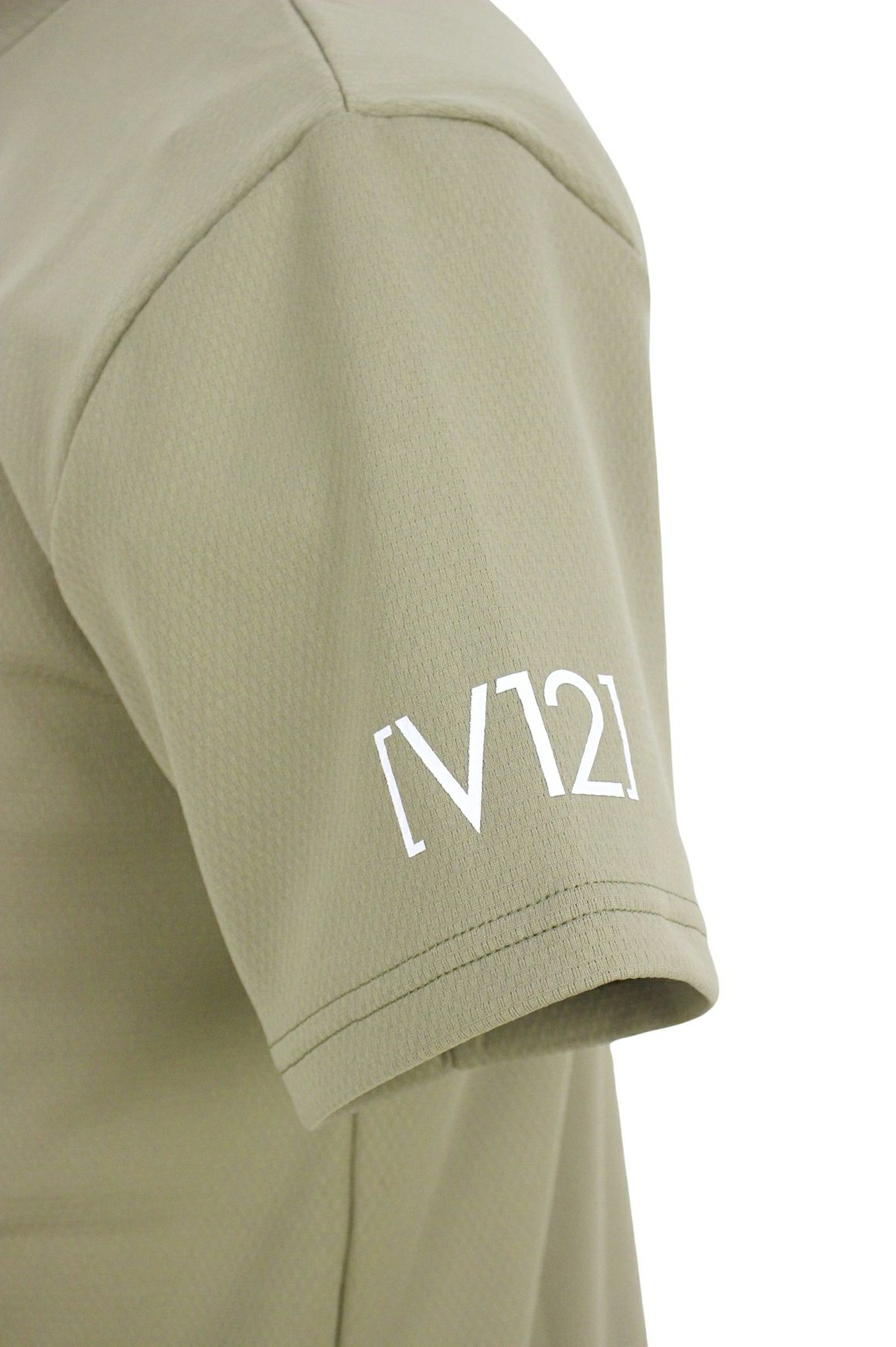 V12ゴルフのハイネックシャツ