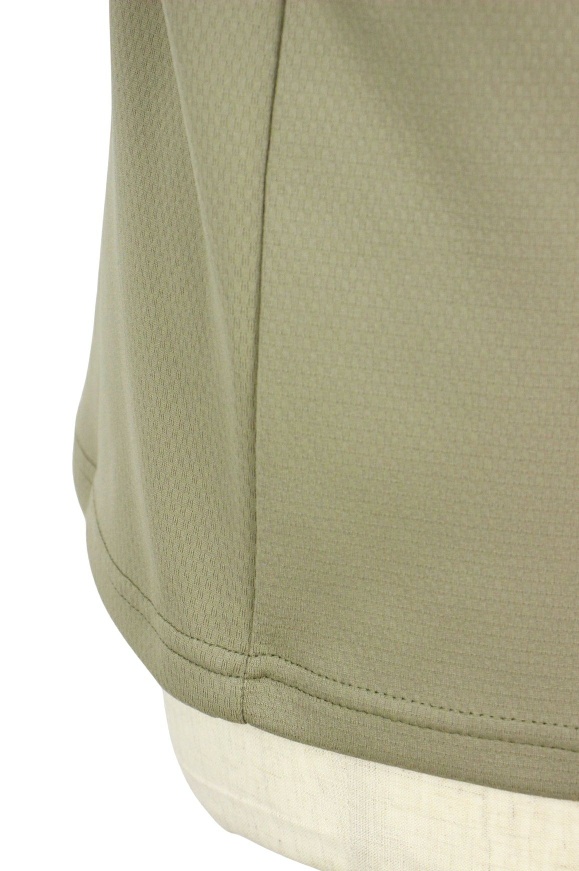 V12ゴルフのハイネックシャツ