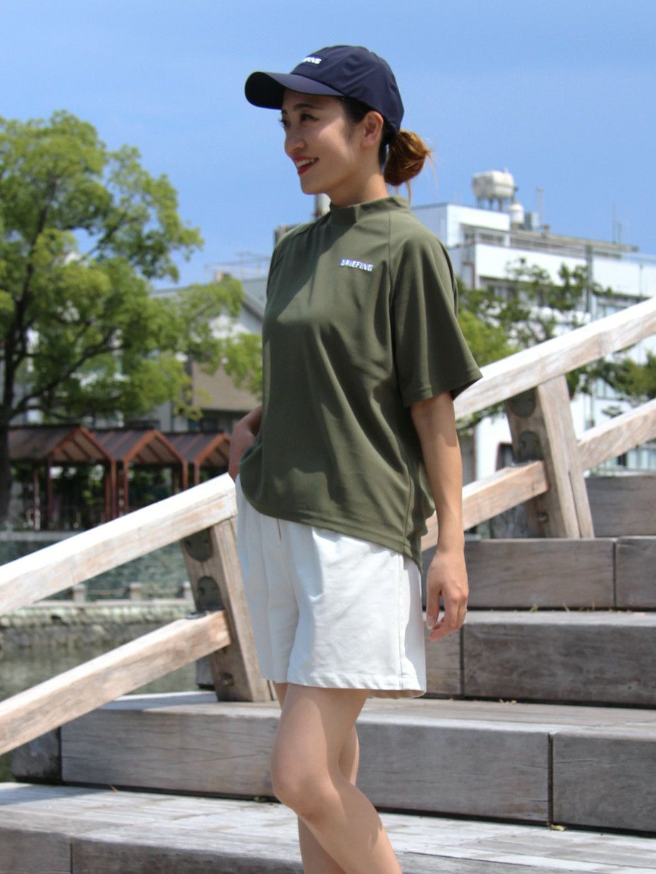 ブリーフィングのハイネックシャツ