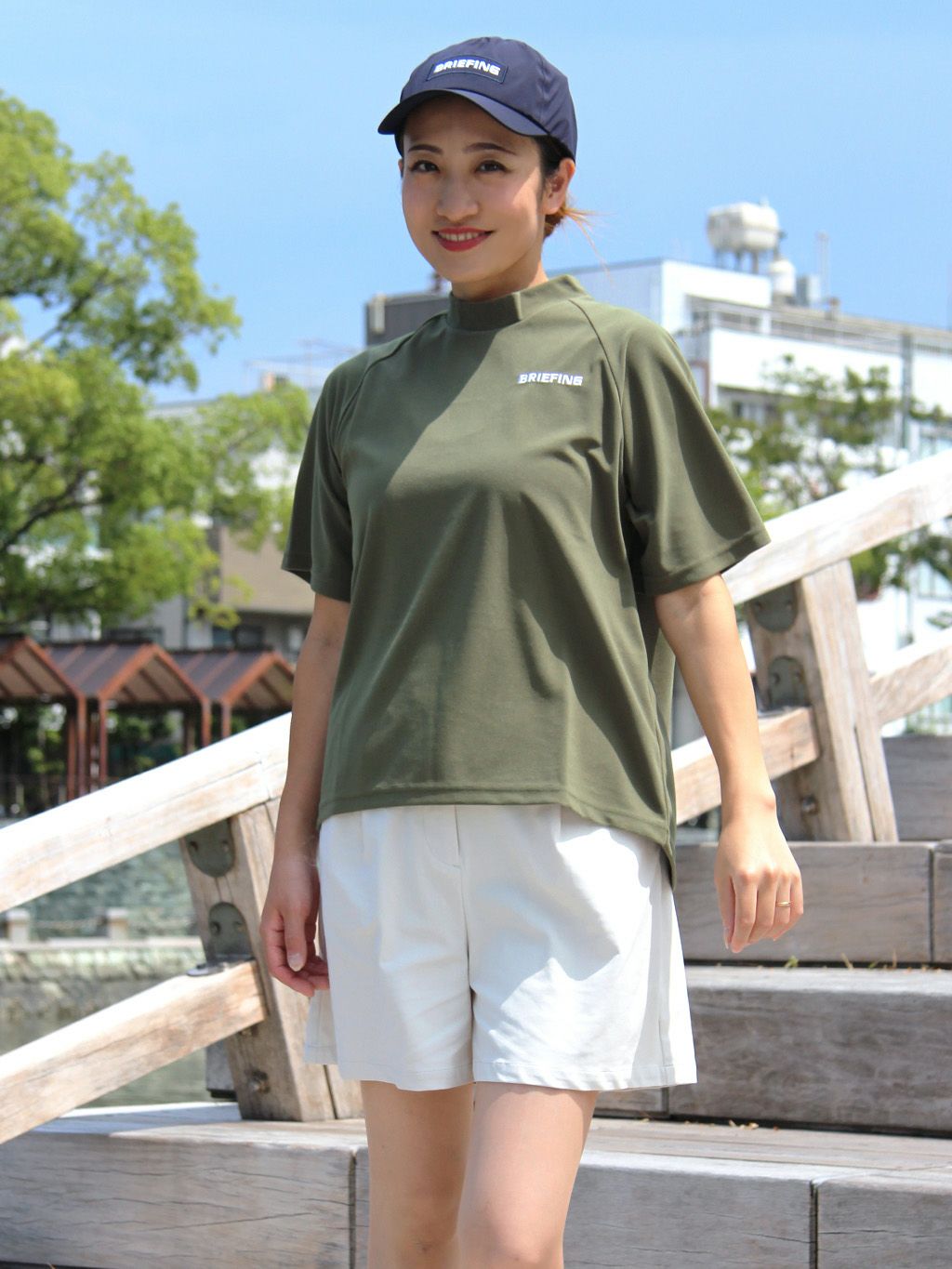 ブリーフィングのハイネックシャツ