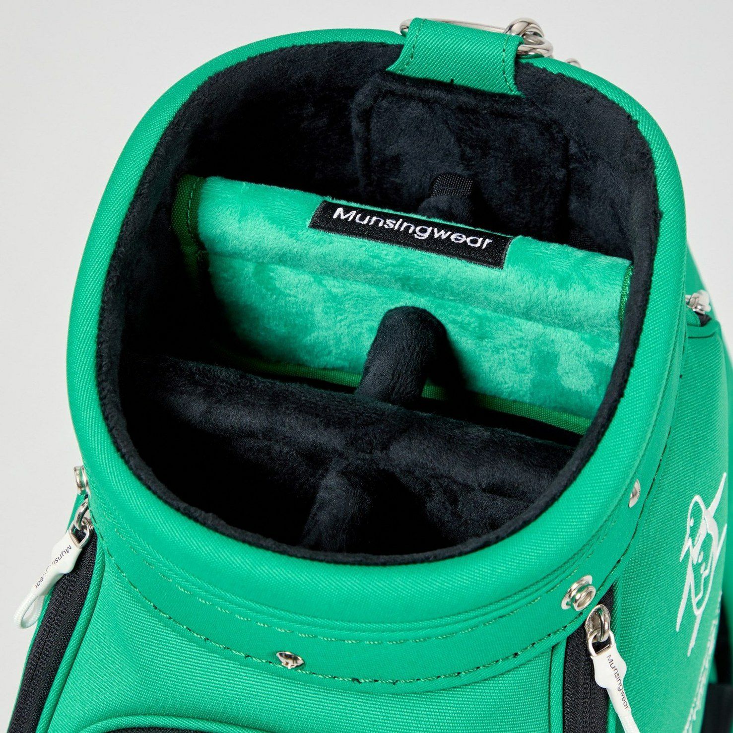 マンシングウェアのキャディバッグ