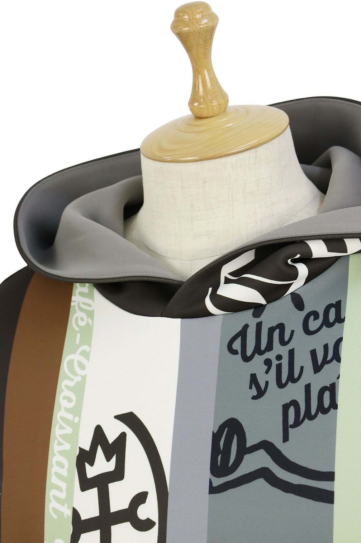 カステルバジャックのパーカー