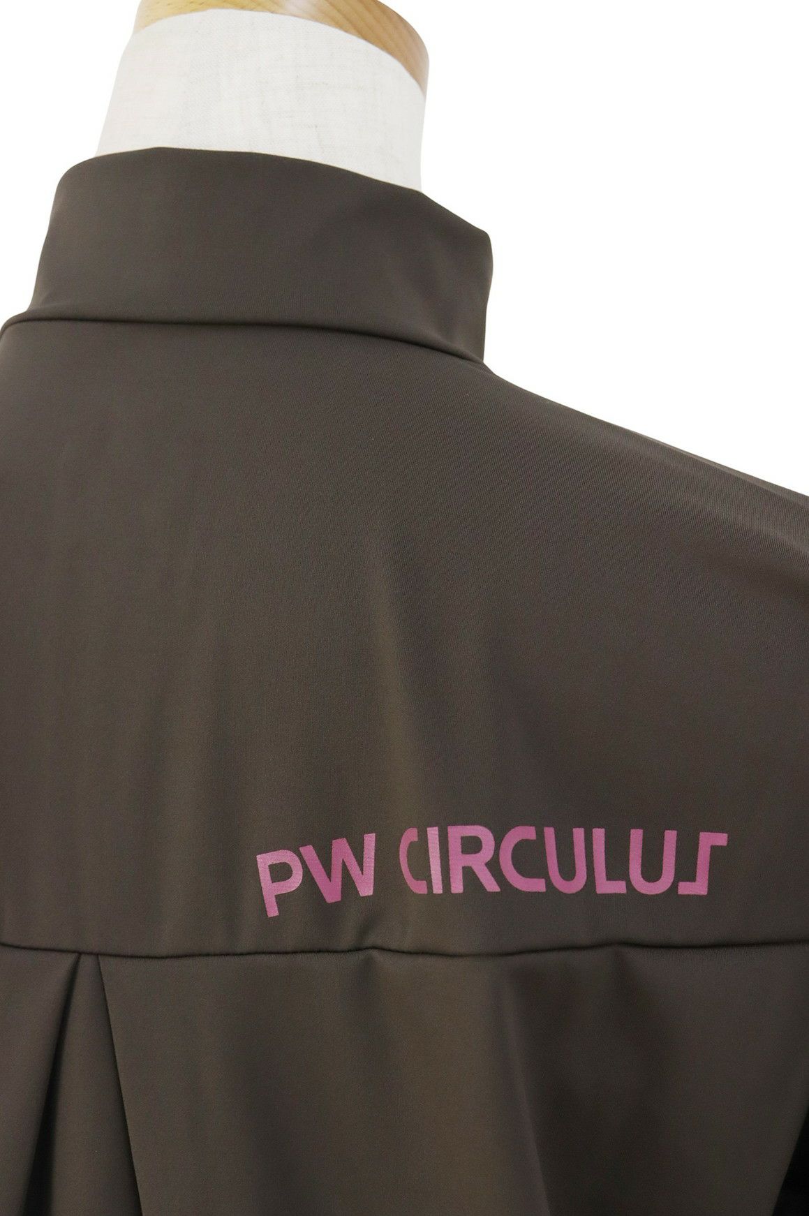 ピーダブリュサーキュラスのポロシャツ