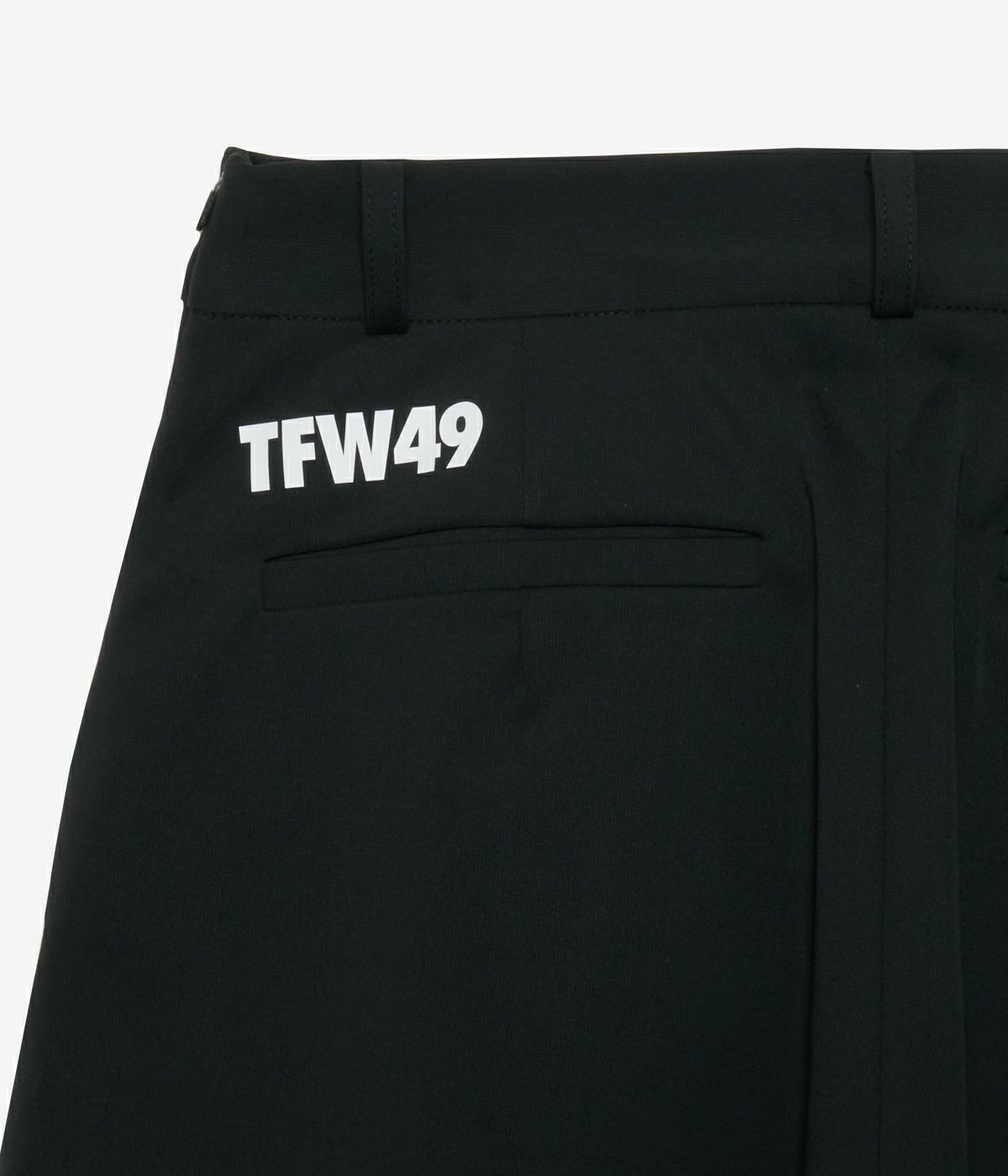 ティーエフダブリューフォーティーナインのショートパンツ