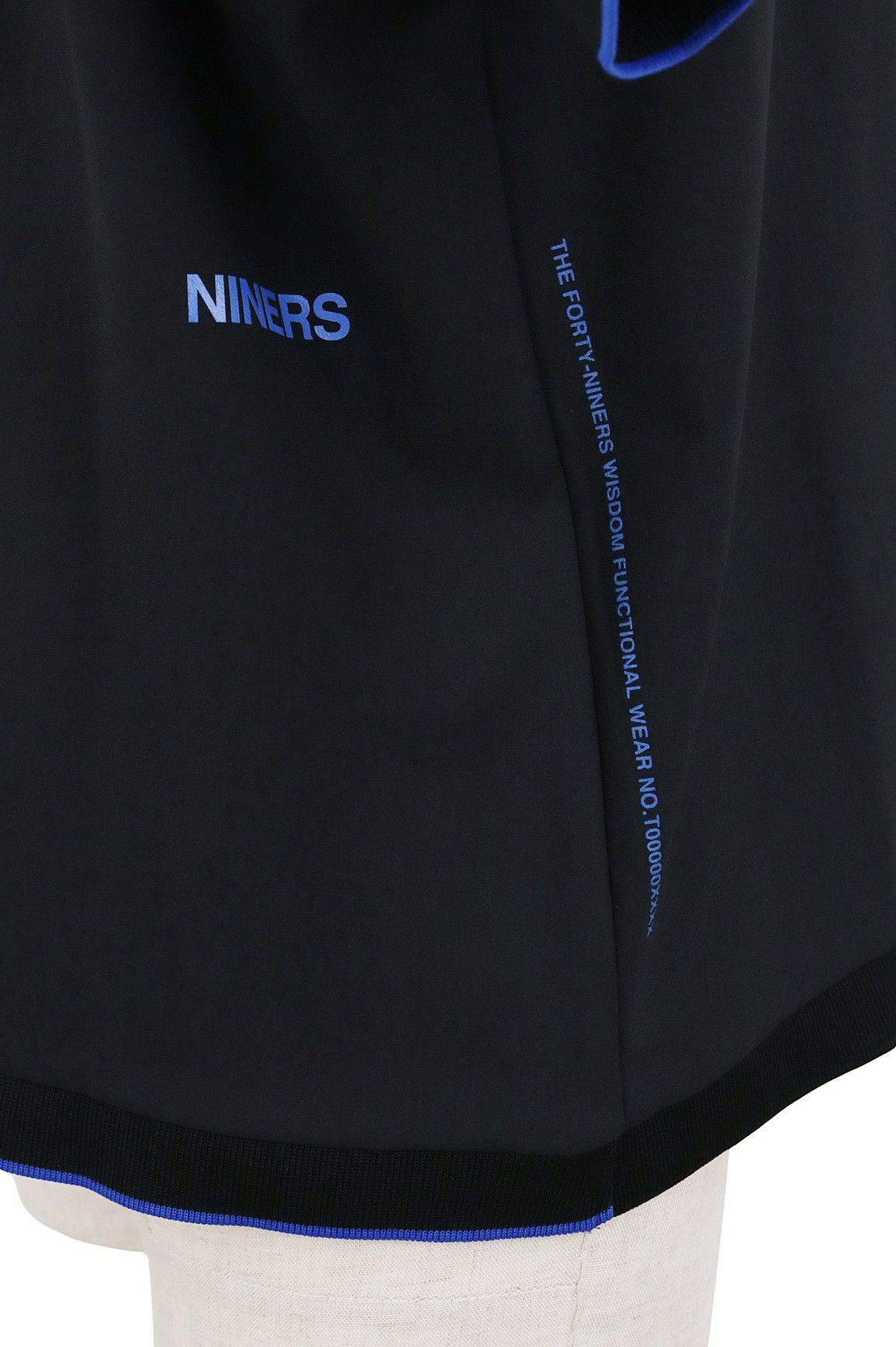 ティーエフダブリューフォーティーナインのハイネックシャツ