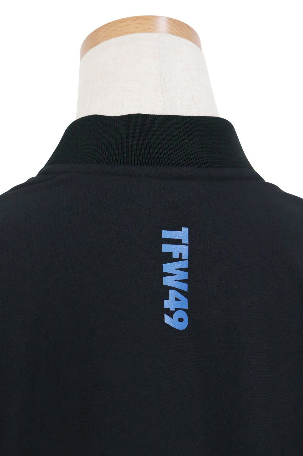 ティーエフダブリューフォーティーナインのハイネックシャツ