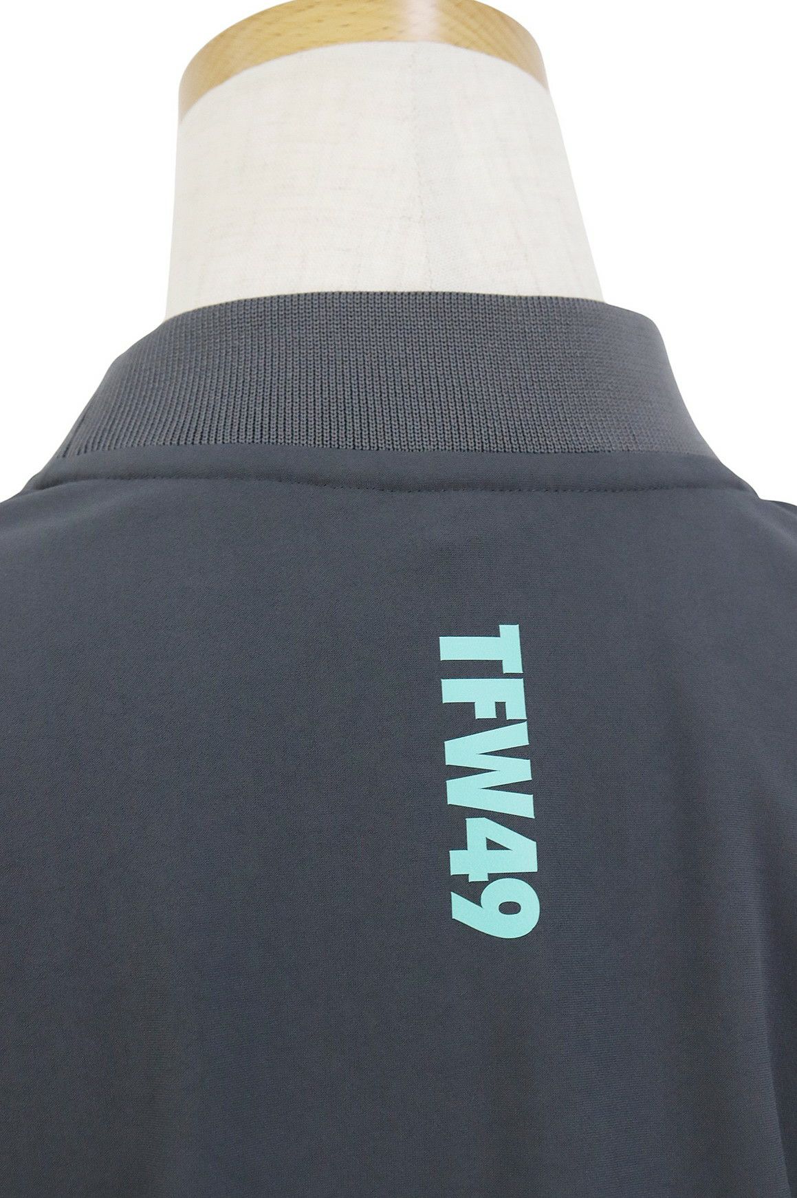 ティーエフダブリューフォーティーナインのハイネックシャツ