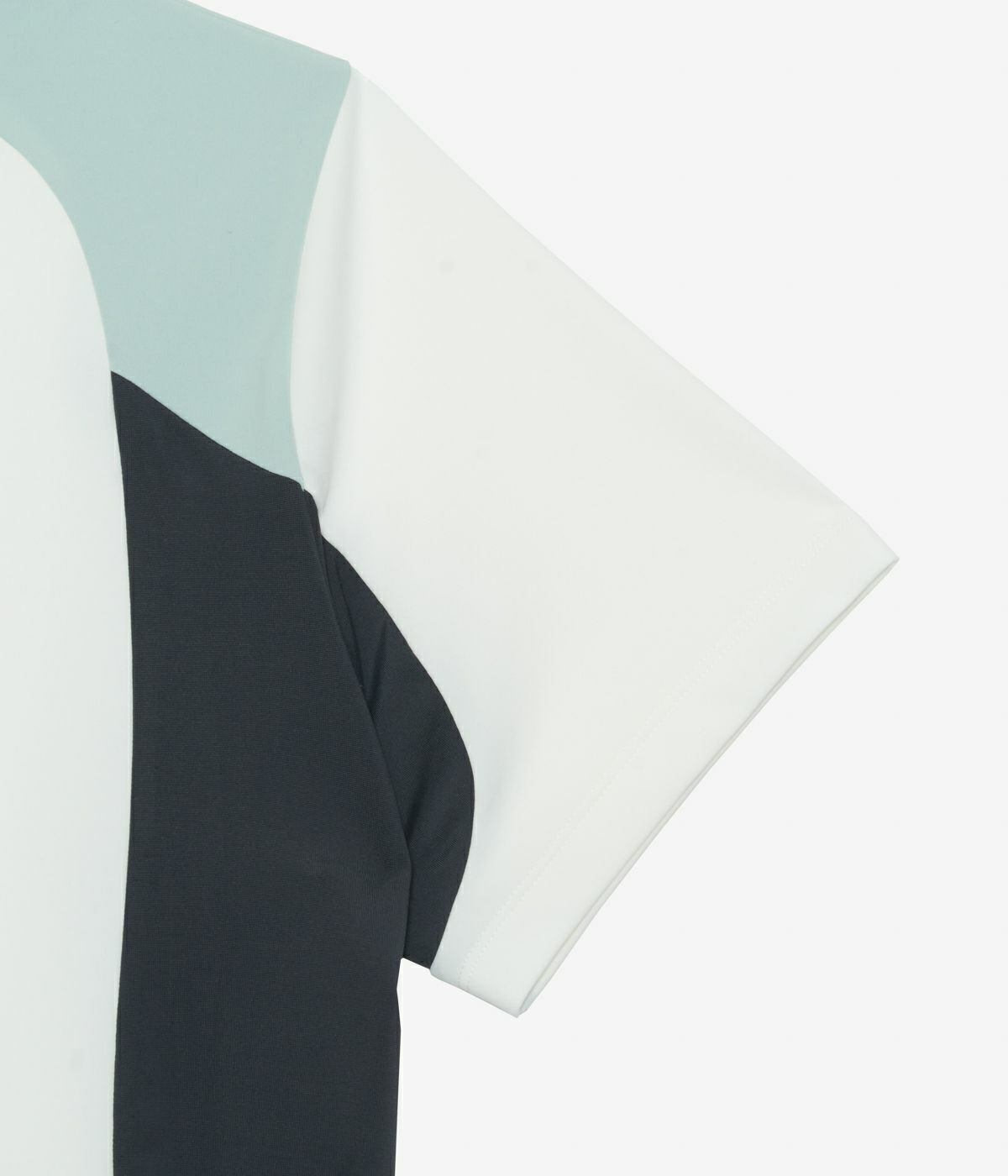 ティーエフダブリューフォーティーナインのハイネックシャツ