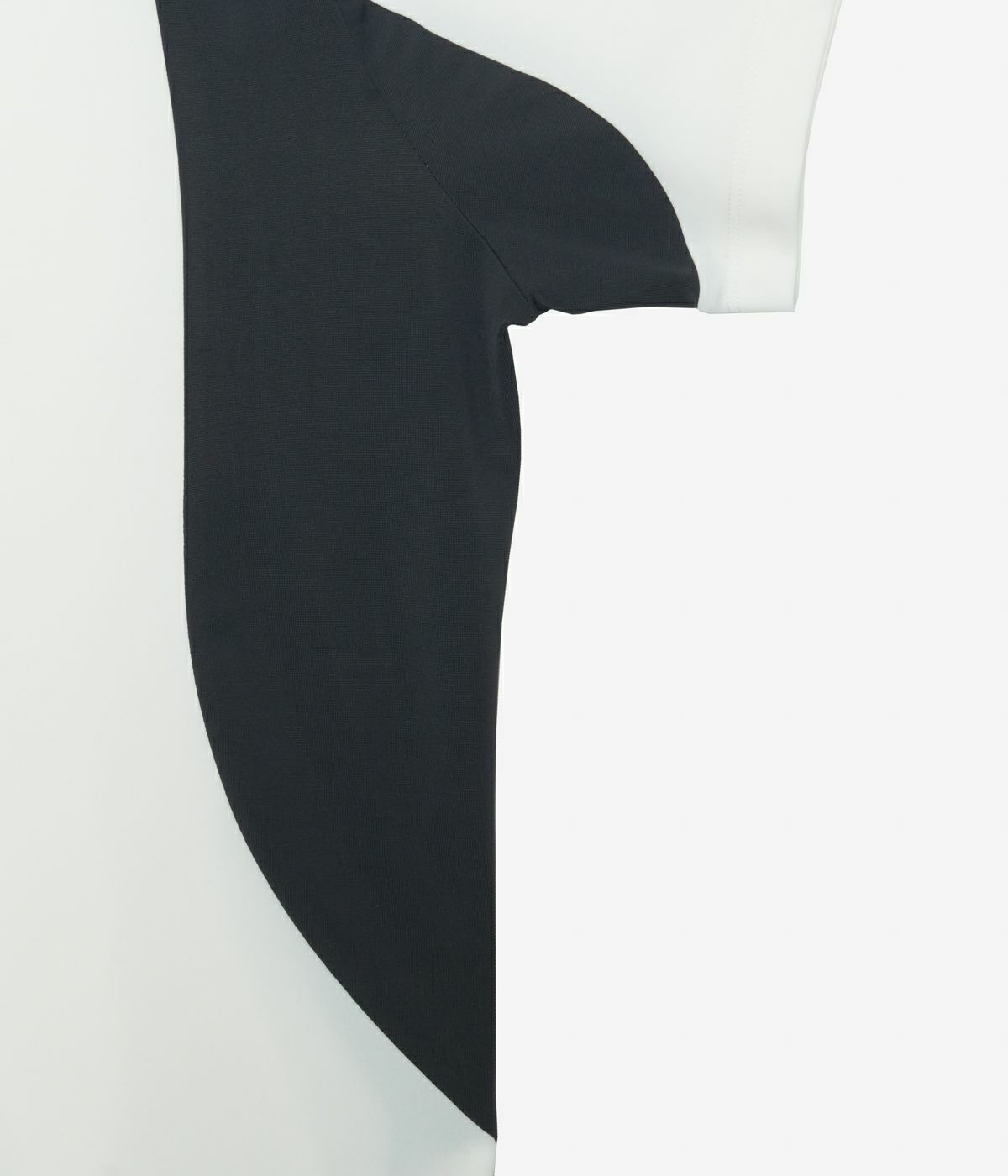 ティーエフダブリューフォーティーナインのハイネックシャツ