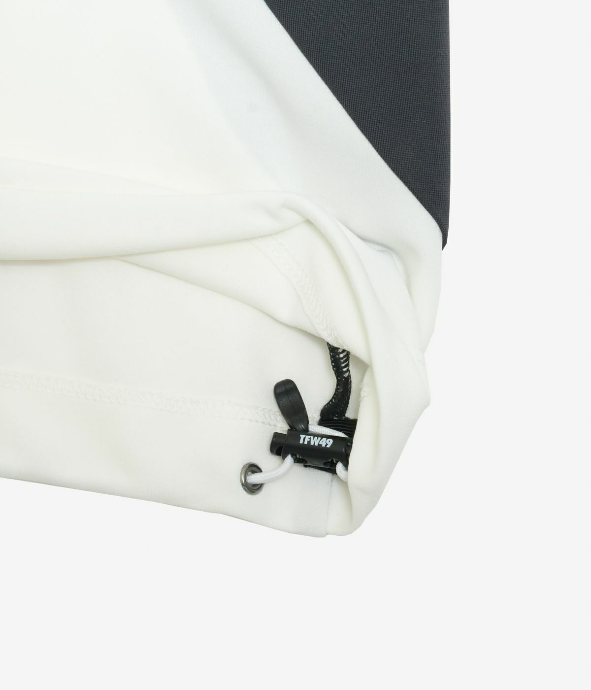 ティーエフダブリューフォーティーナインのハイネックシャツ