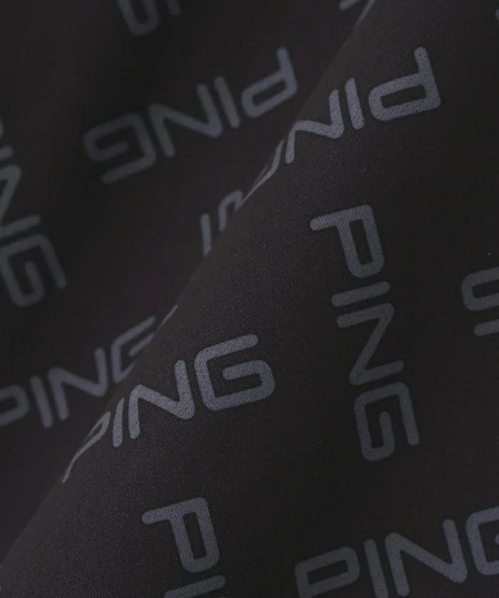 ピンのポロシャツ