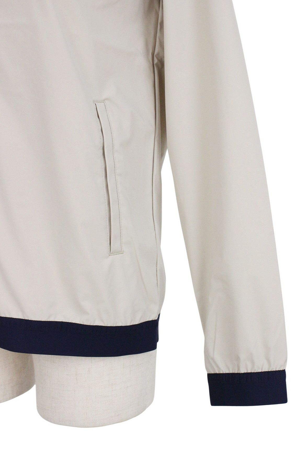 アンパスィのブルゾン