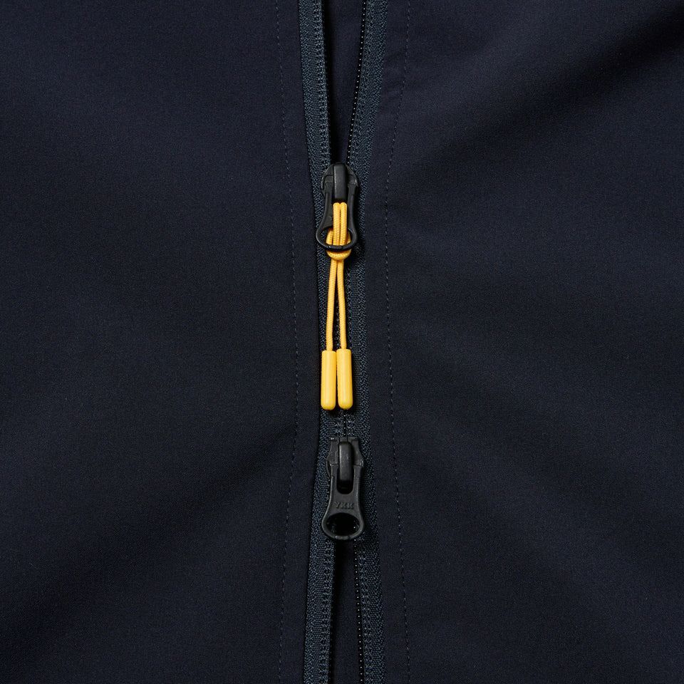 ニューエラのレインブルゾン