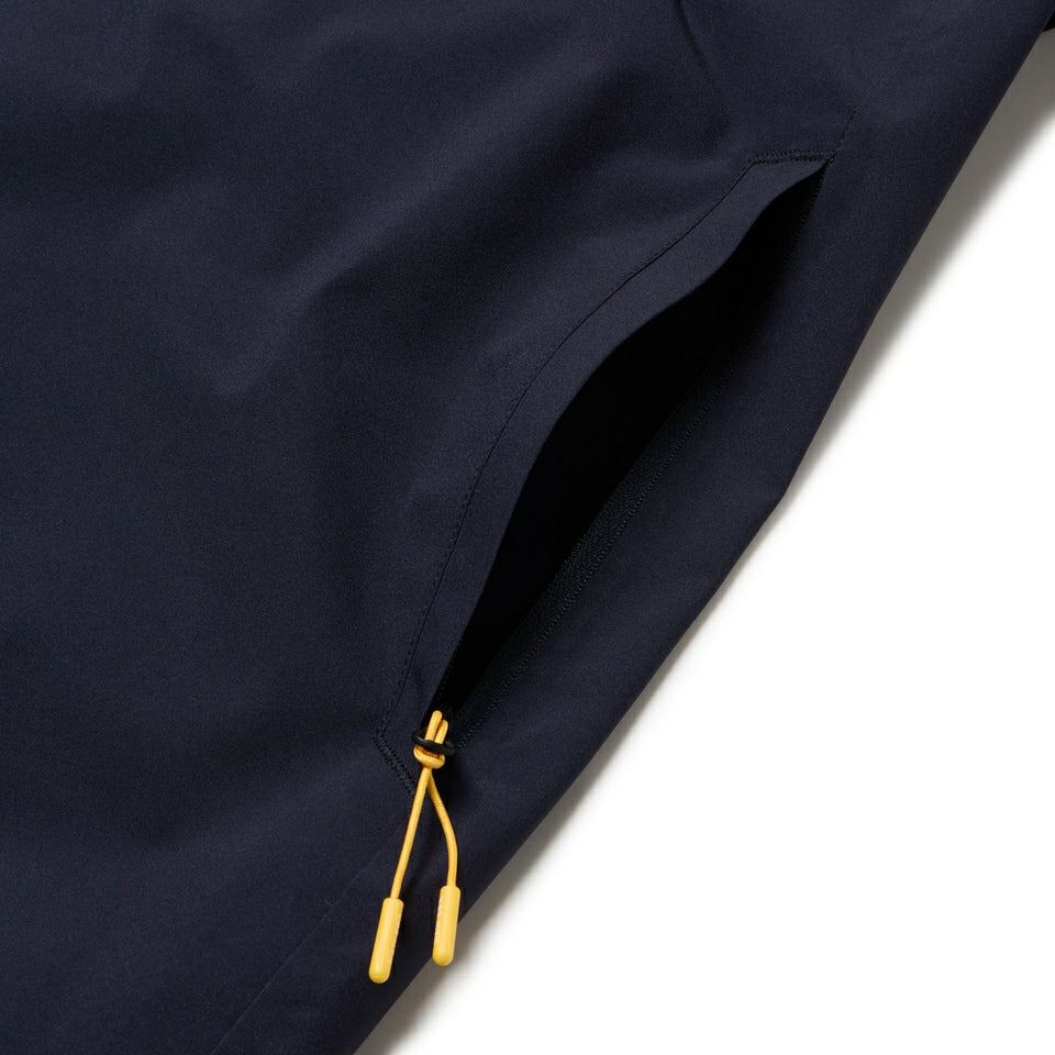 ニューエラのレインブルゾン