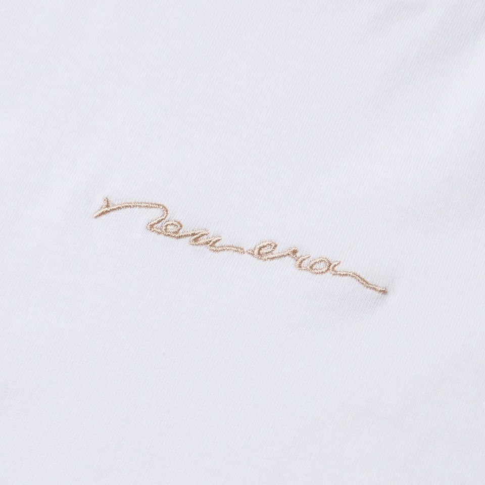 ニューエラのTシャツ