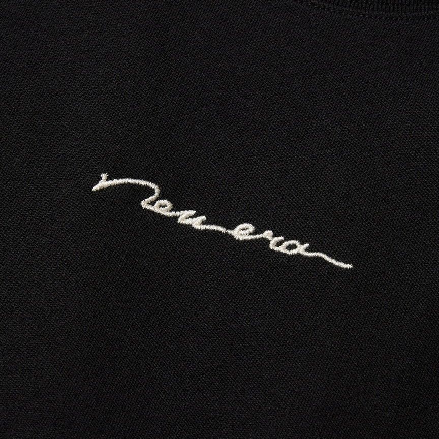 ニューエラのTシャツ