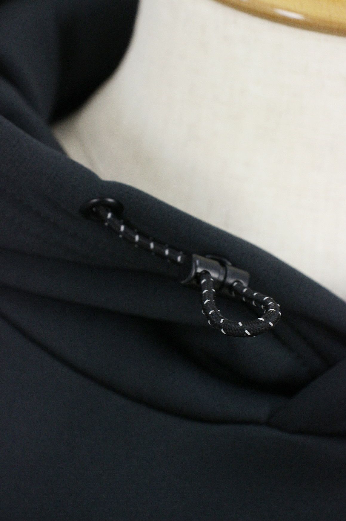 ピンのフード付きトレーナー