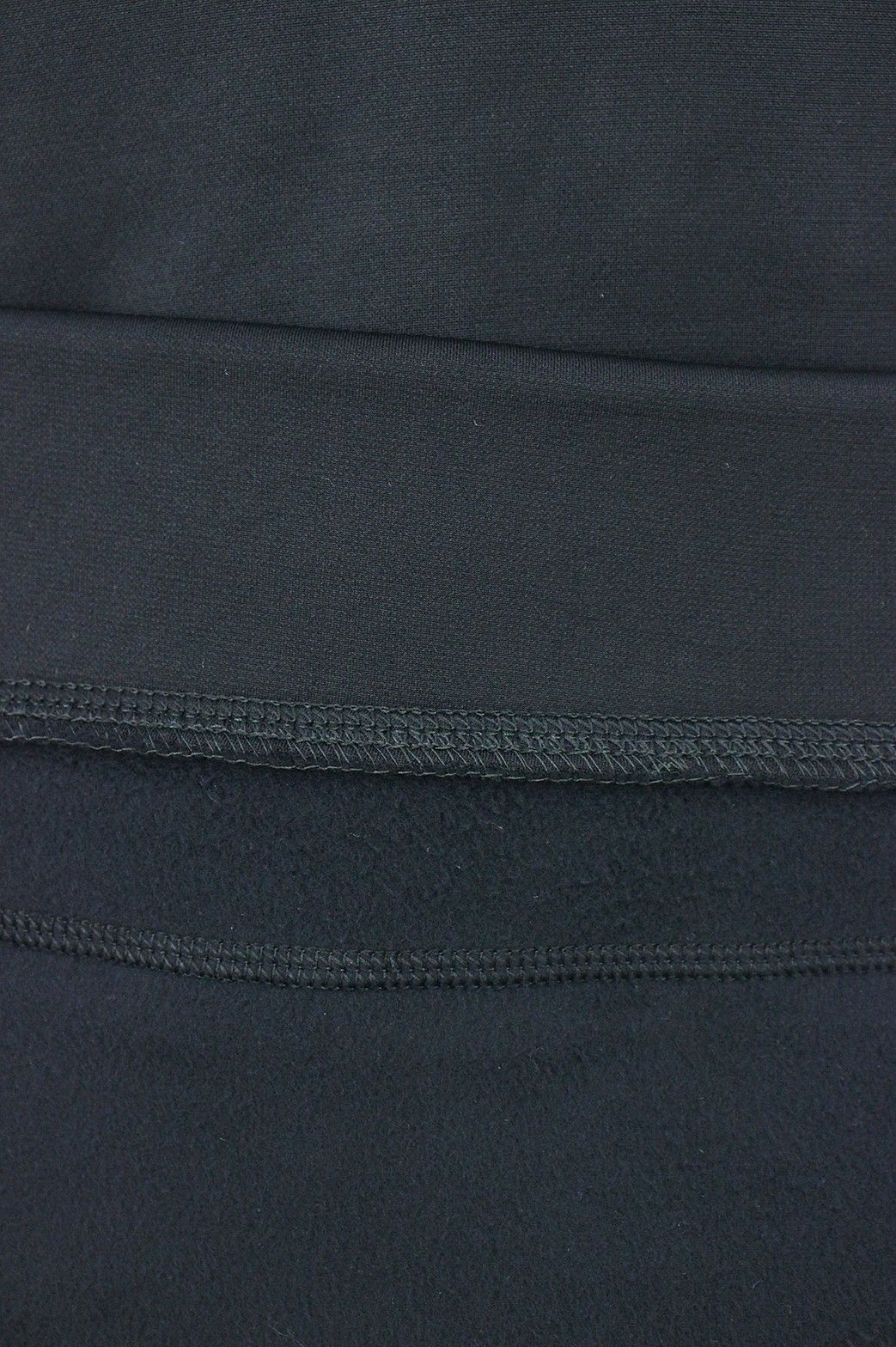 ピンのフード付きトレーナー