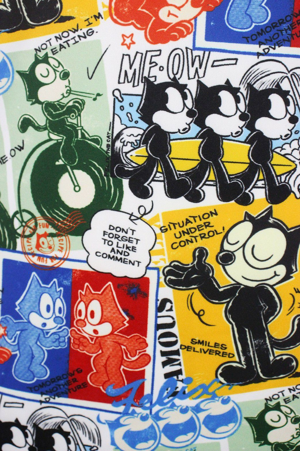 ラウドマウスゴルフのハイネックシャツ