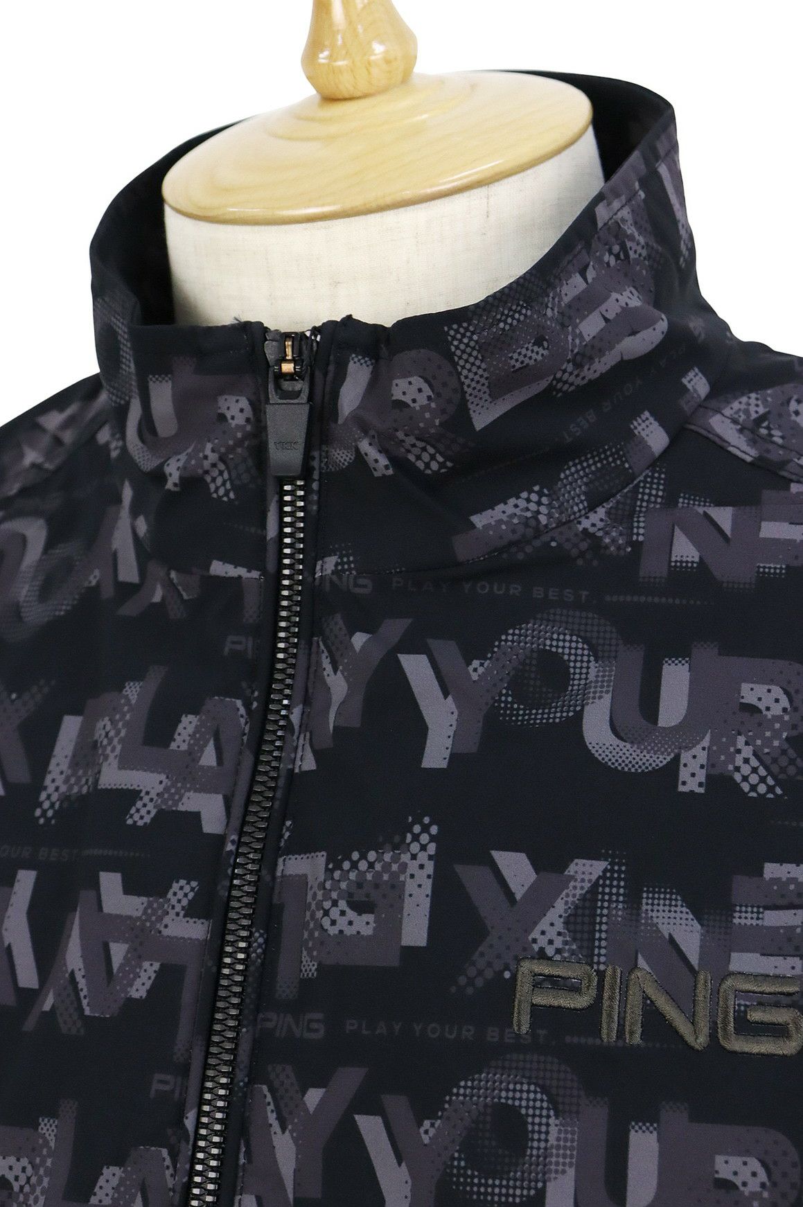 ピンのブルゾン