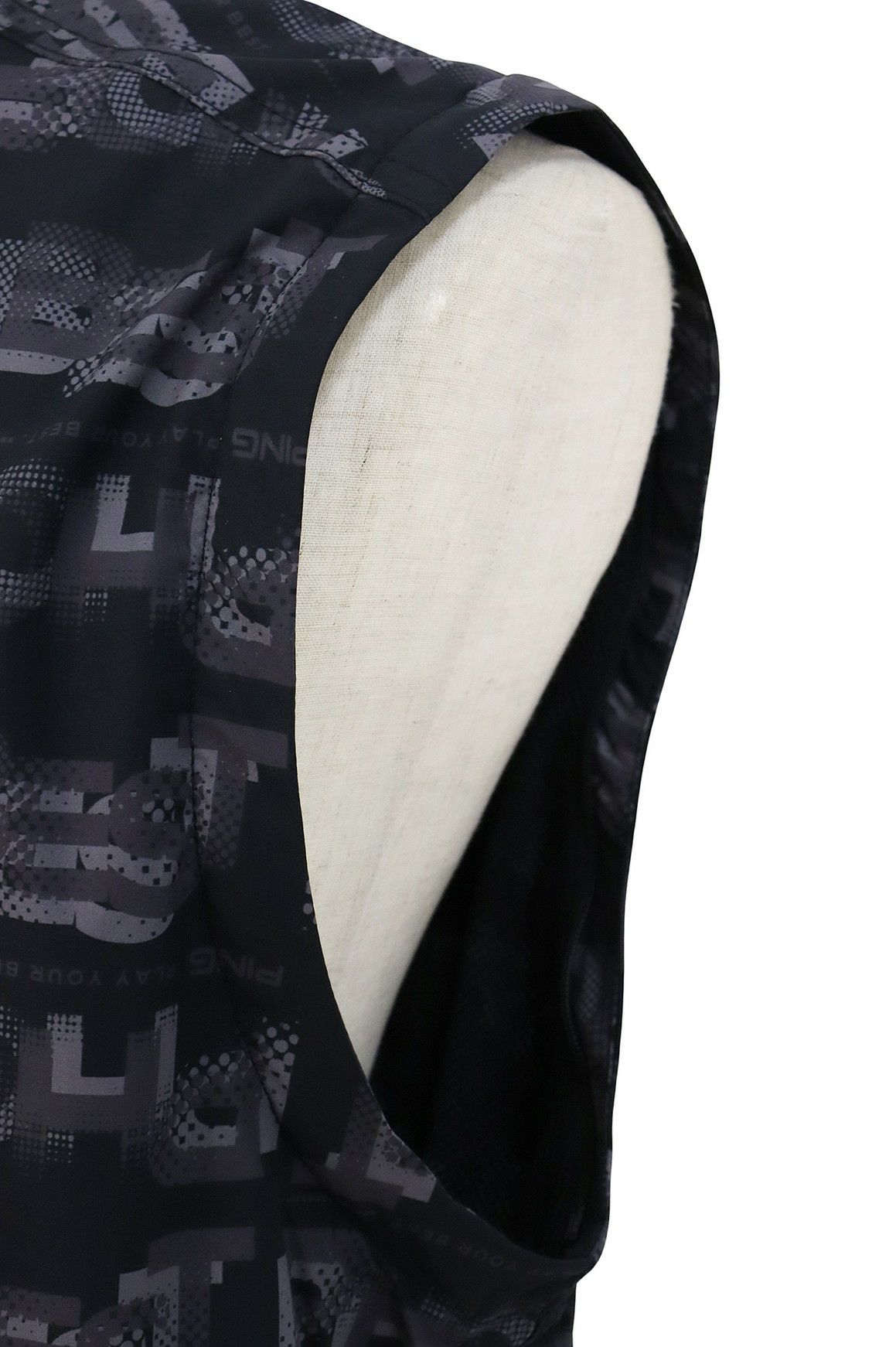 ピンのブルゾン