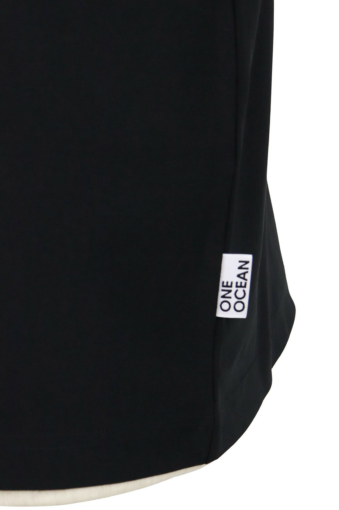 ピンのブルゾン