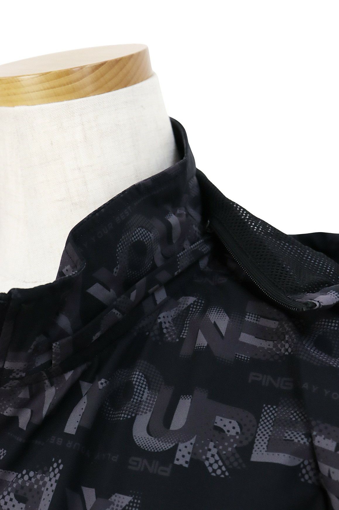 ピンのブルゾン