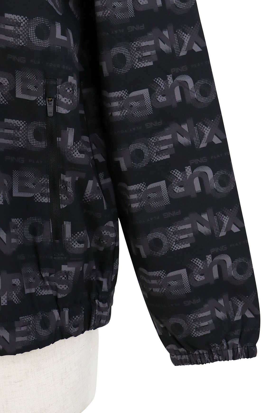 ピンのブルゾン