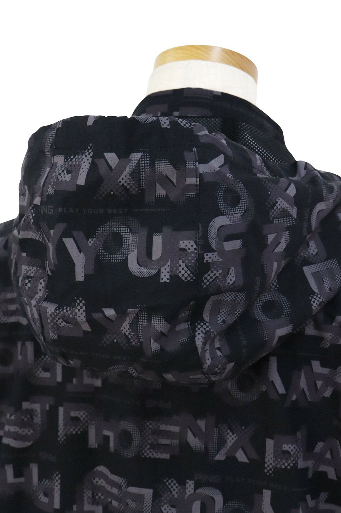 ピンのブルゾン