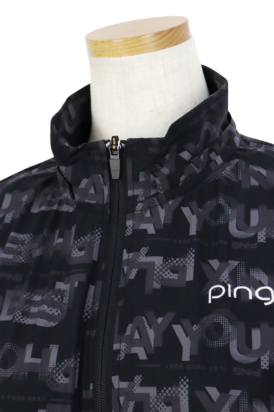 ピンのブルゾン