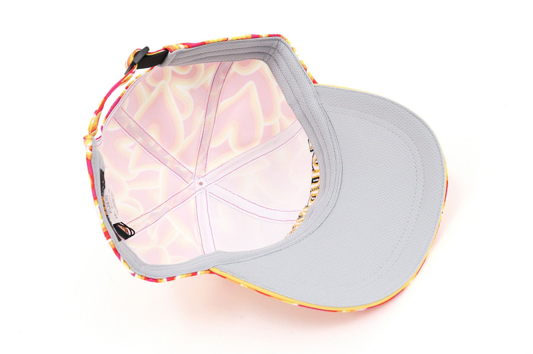 ラウドマウスゴルフ日本正規品日本規格のキャップ