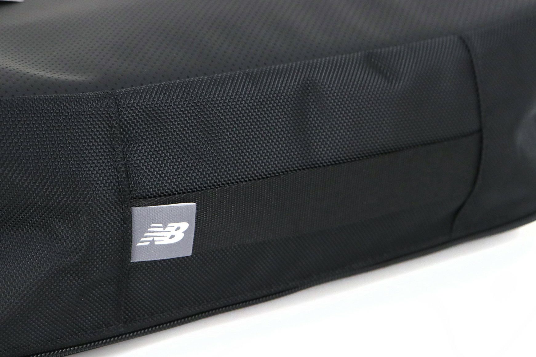 ニューバランスゴルフのシューズケース