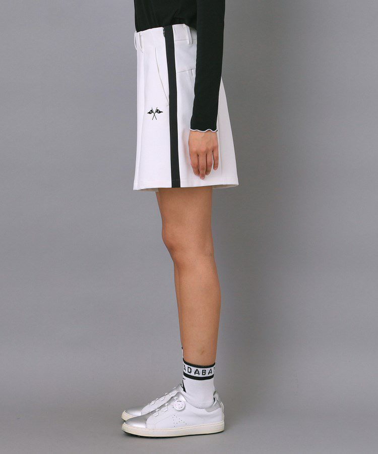 アダバットストリームのショートパンツ