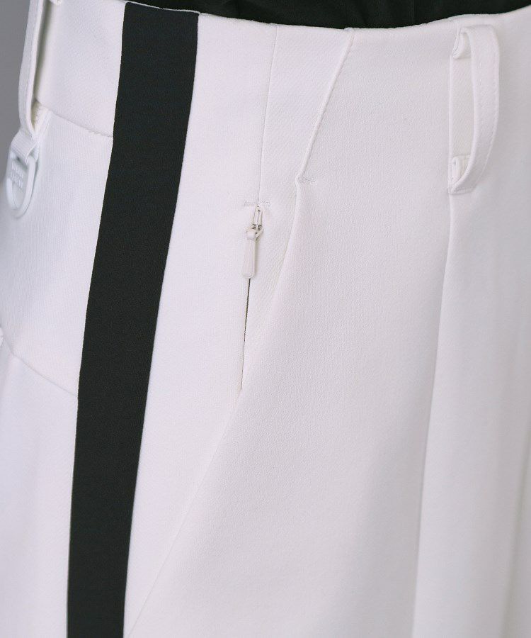 アダバットストリームのショートパンツ