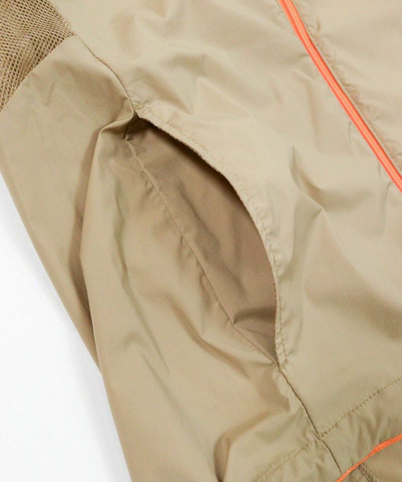 アルチビオのパーカー