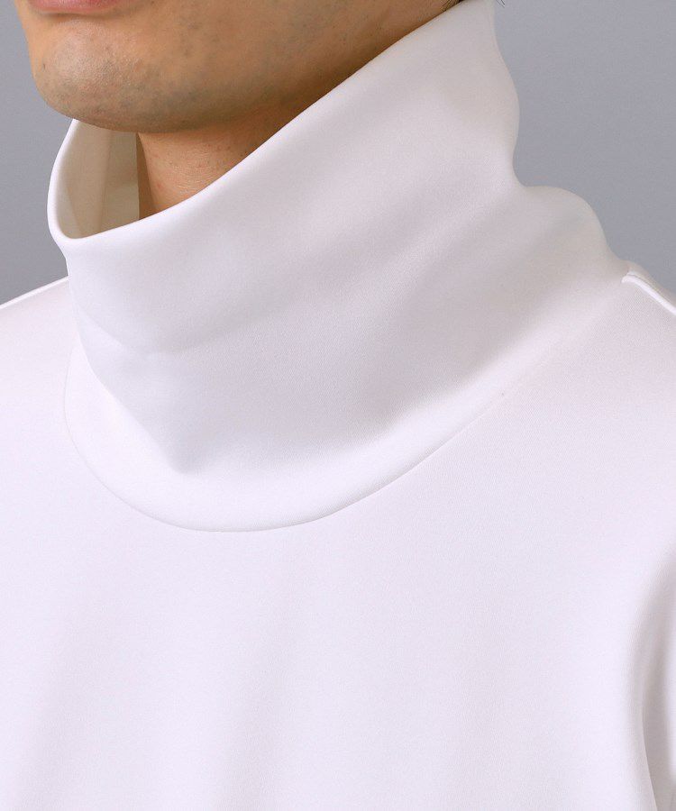 アダバットのハイネックシャツ