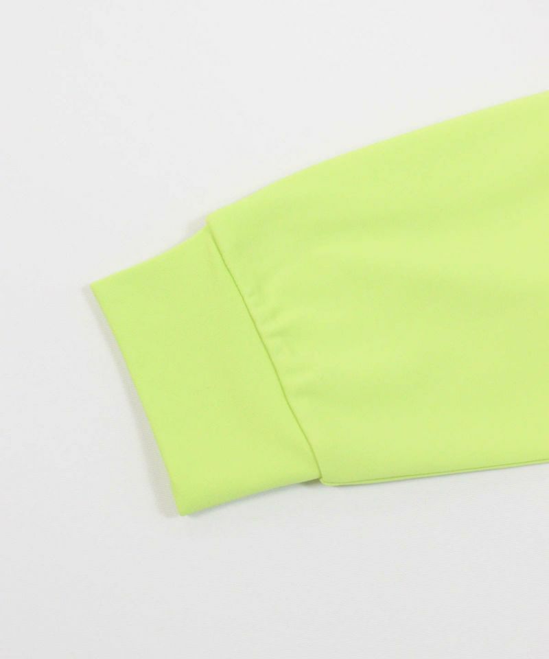 アルチビオのハイネックシャツ