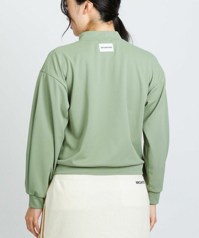 アルチビオのハイネックシャツ