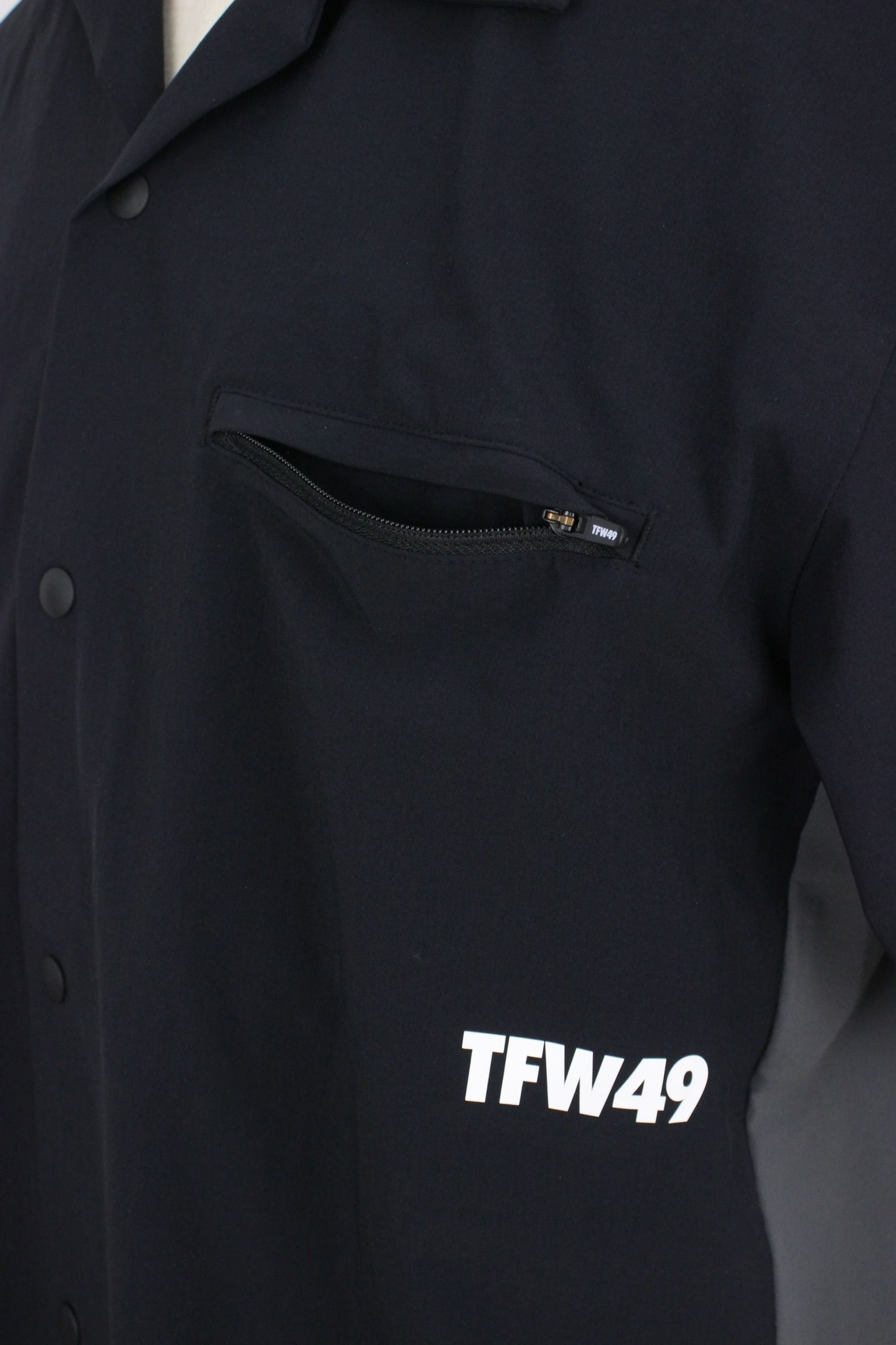 ティーエフダブリューフォーティーナインのカジュアルシャツ