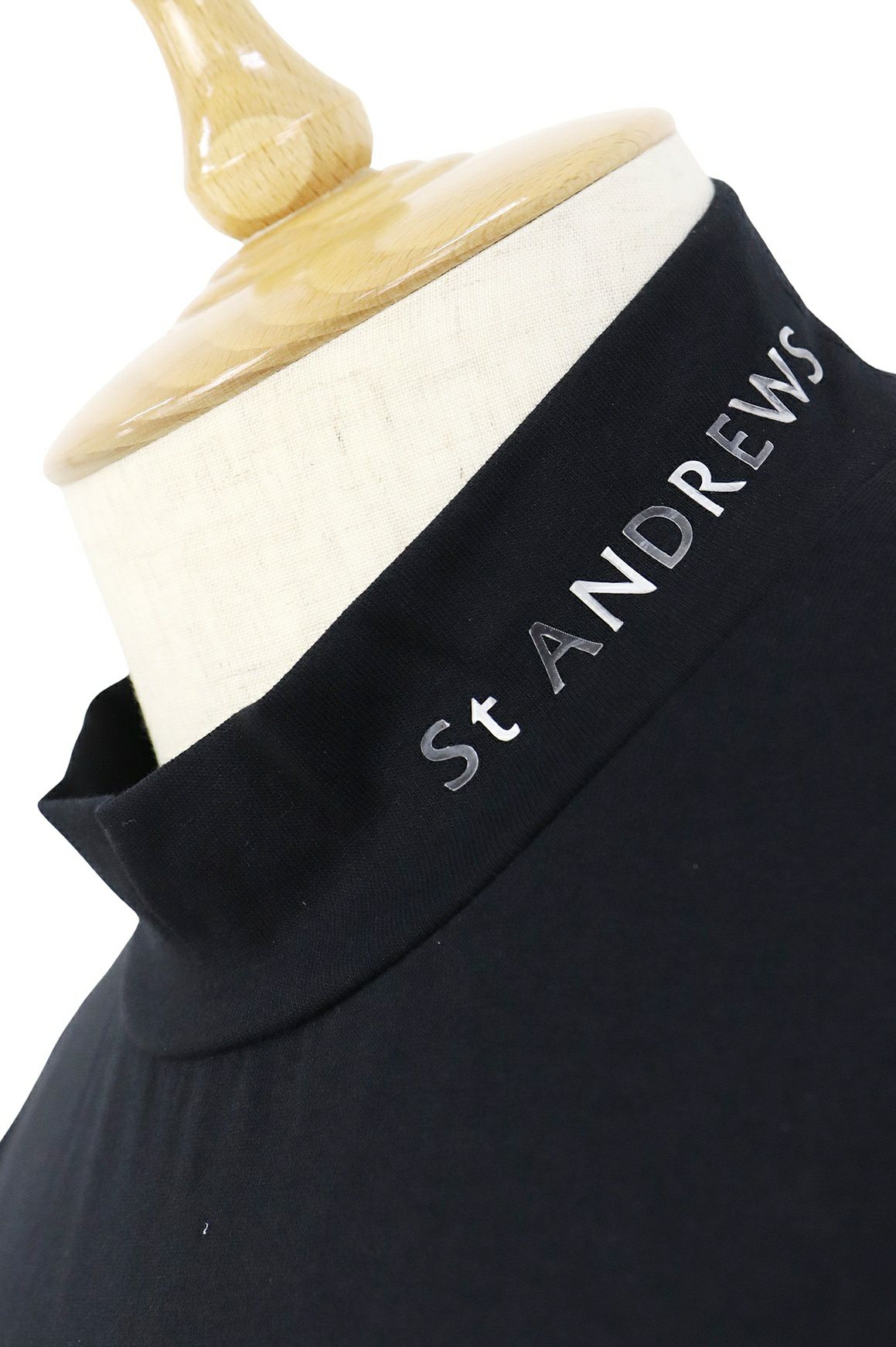 セントアンドリュースのハイネックシャツ