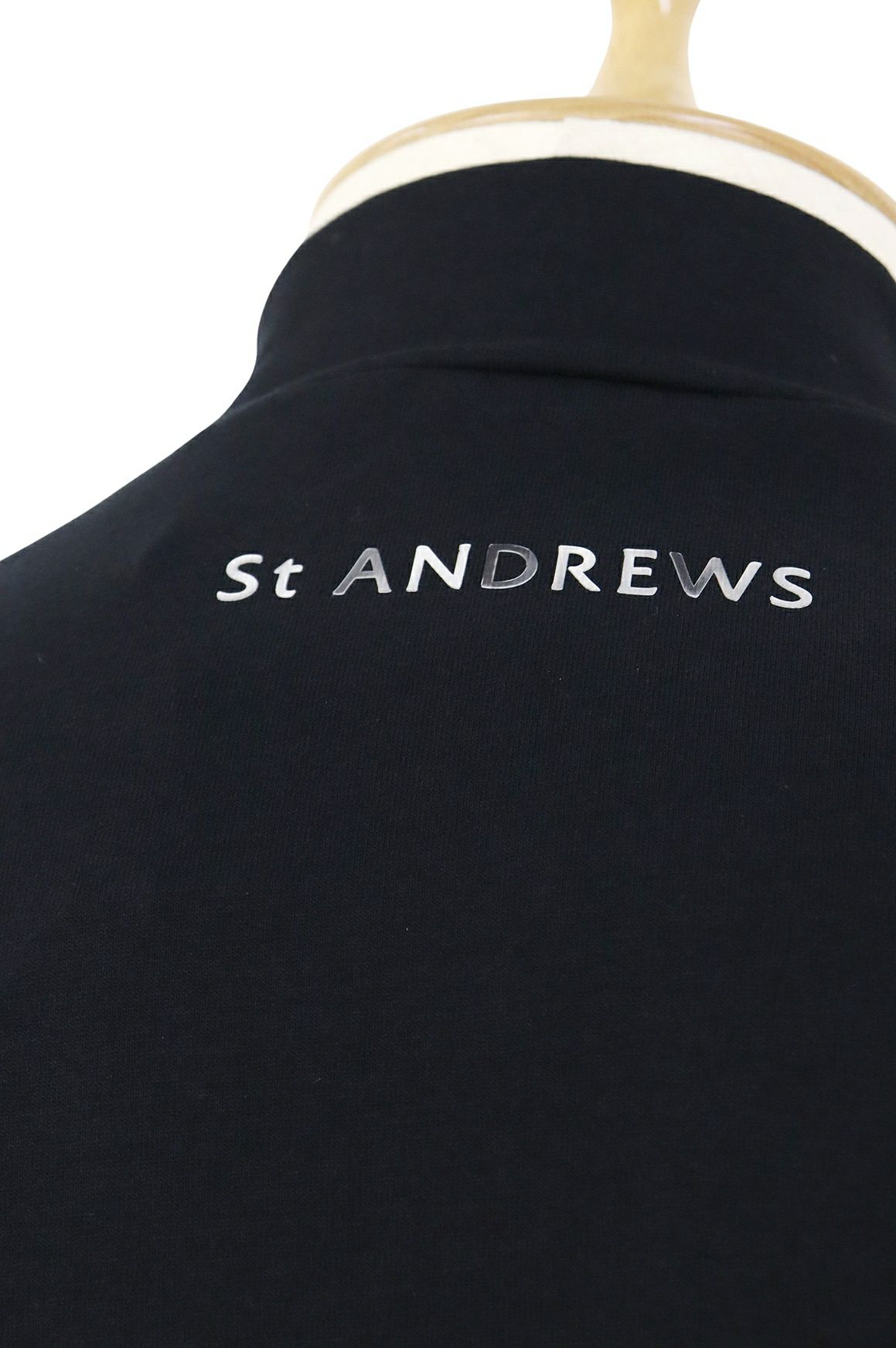 セントアンドリュースのハイネックシャツ