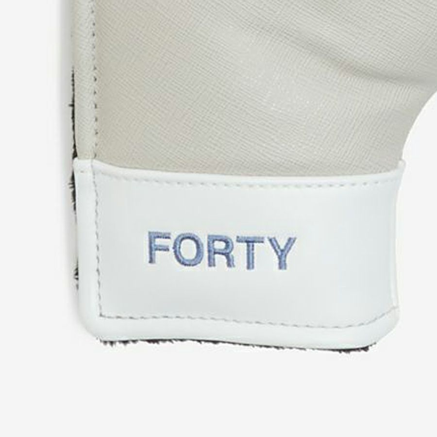 TFW49のパターカバー