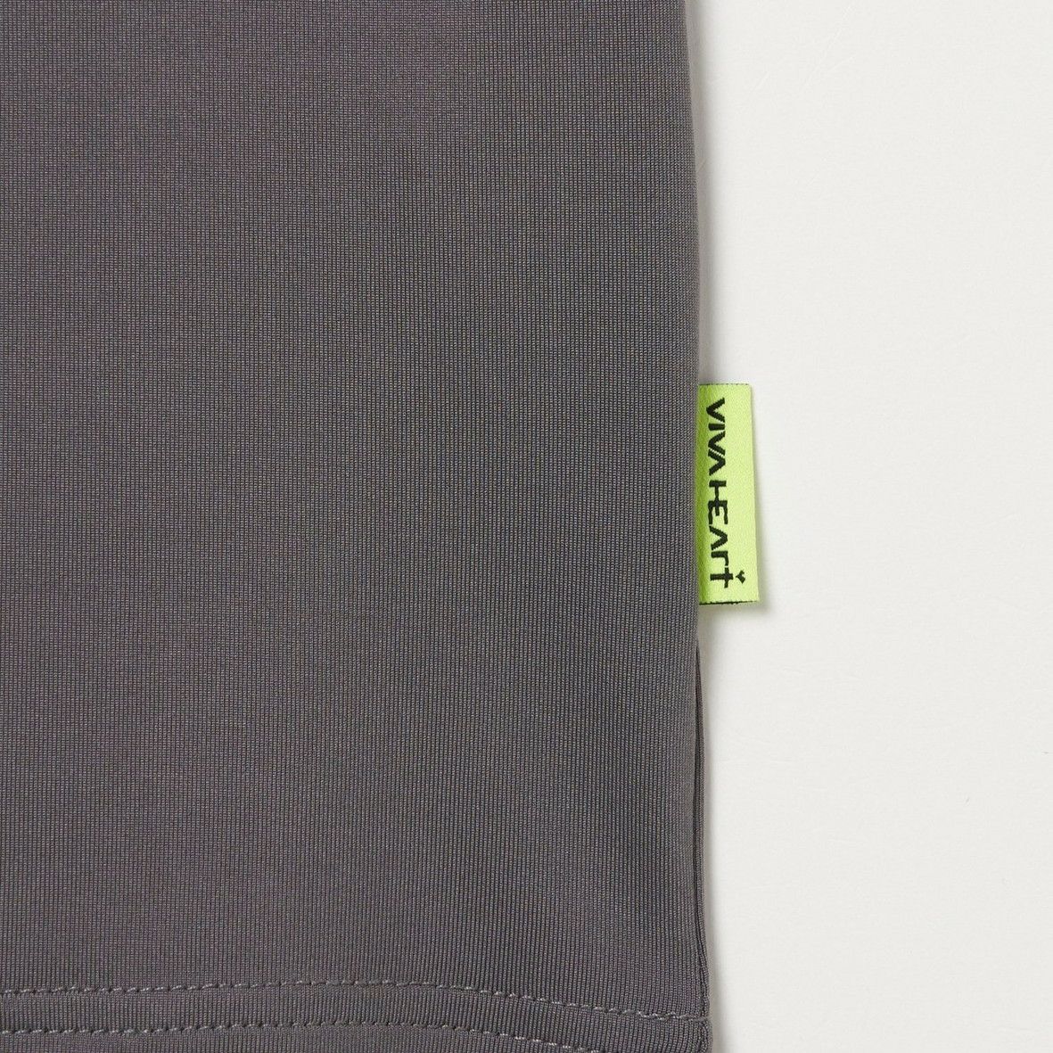 ビバハートのハイネックシャツ