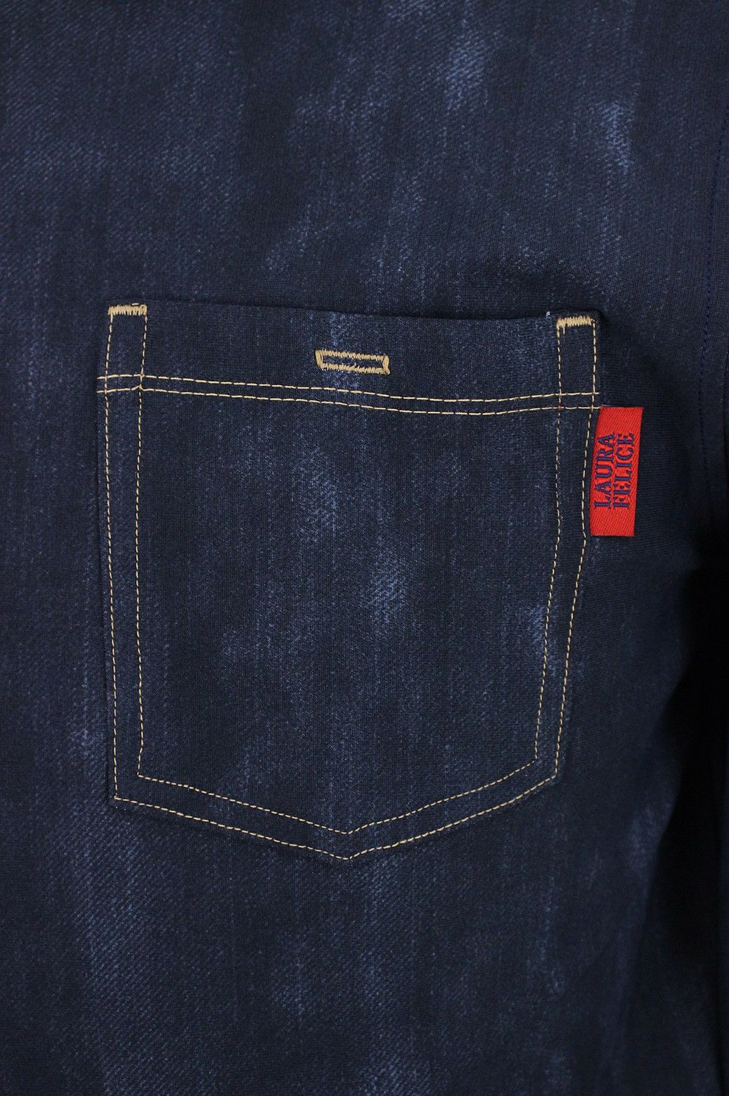 ラウラフェリーチェのTシャツ