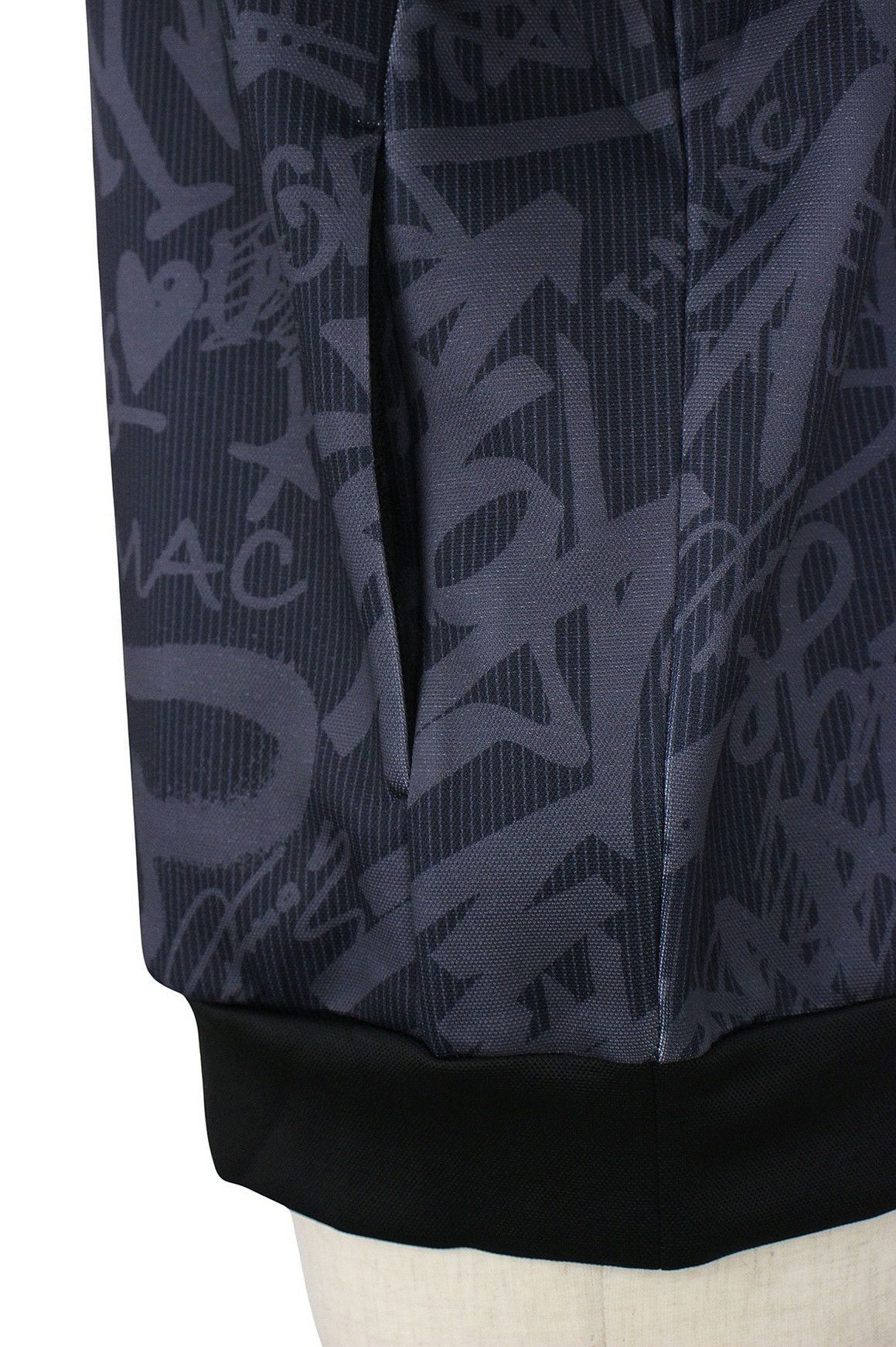 ティーマックのパーカー