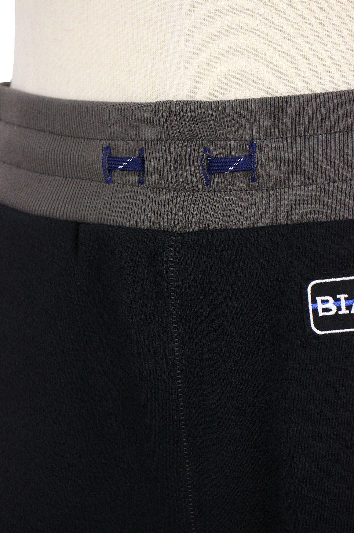 ラウラフェリーチェのロングパンツ