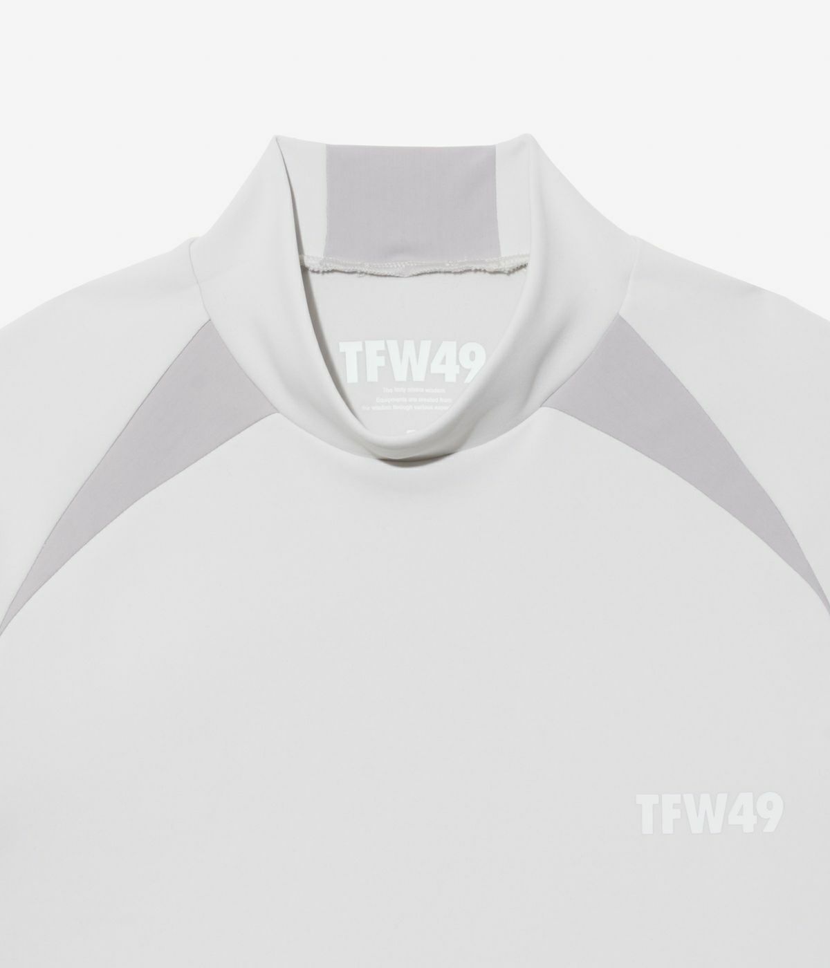 TWF49のハイネックシャツ